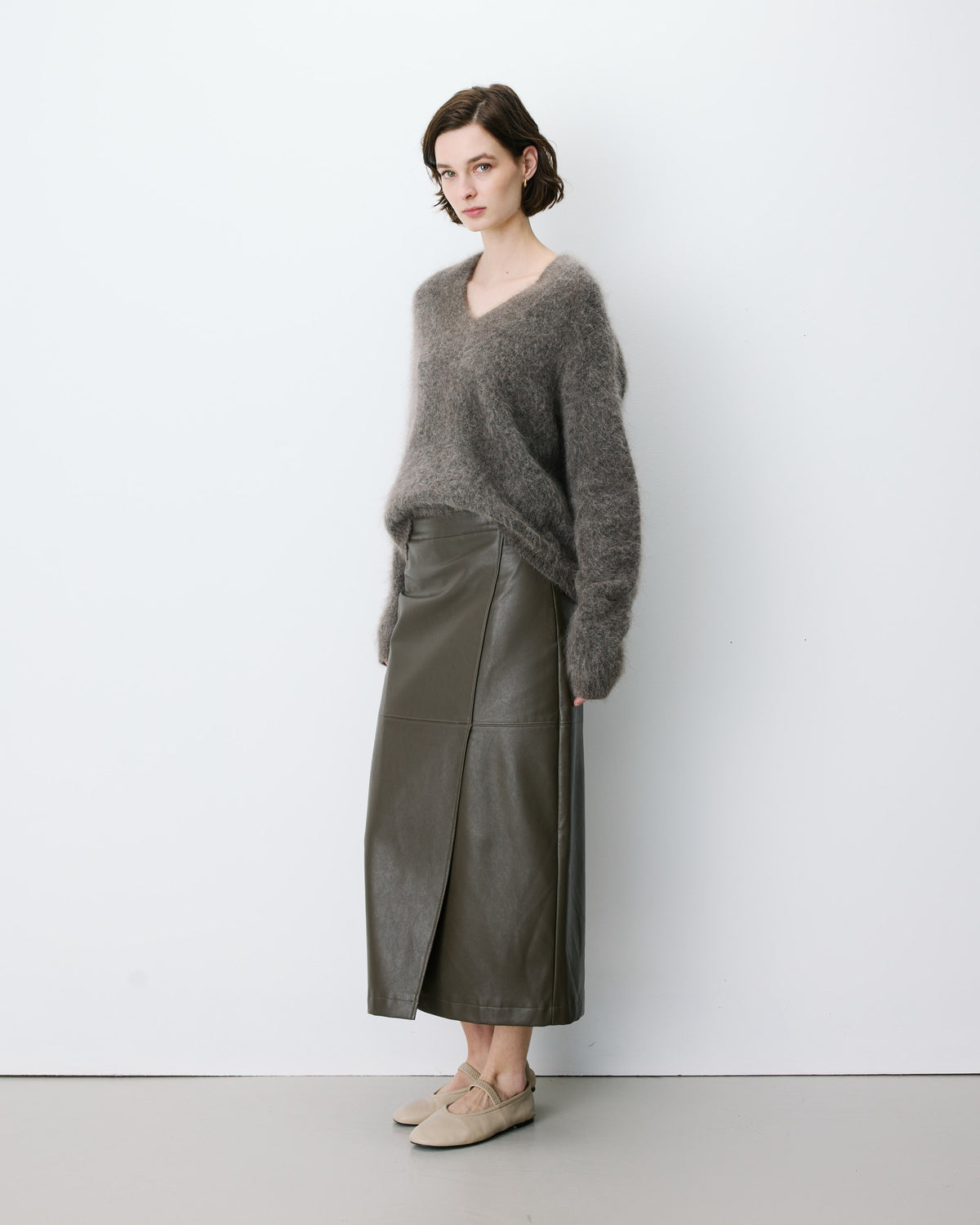 Relaxed soft-touch V-neck sweater taupe Adorable
