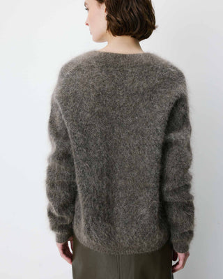 Pull large doux en mohair mélangé col V taupe Adorable