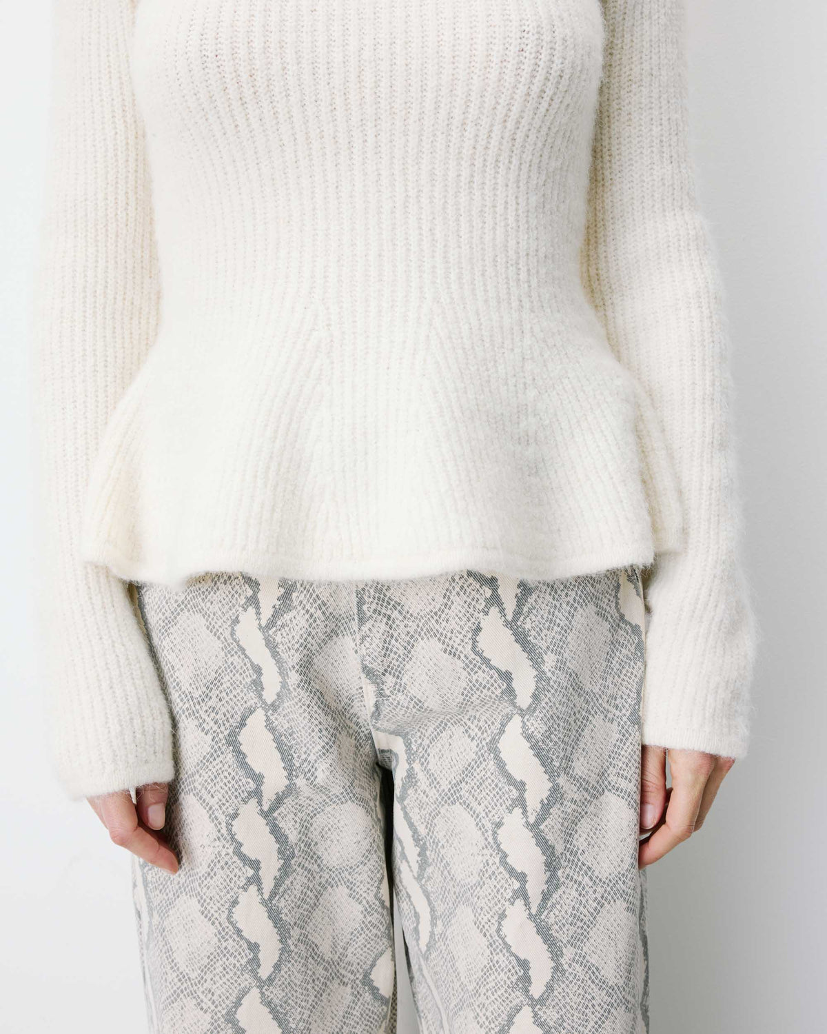 Pull peplum en maille côtelée col cheminée ecru Alvar