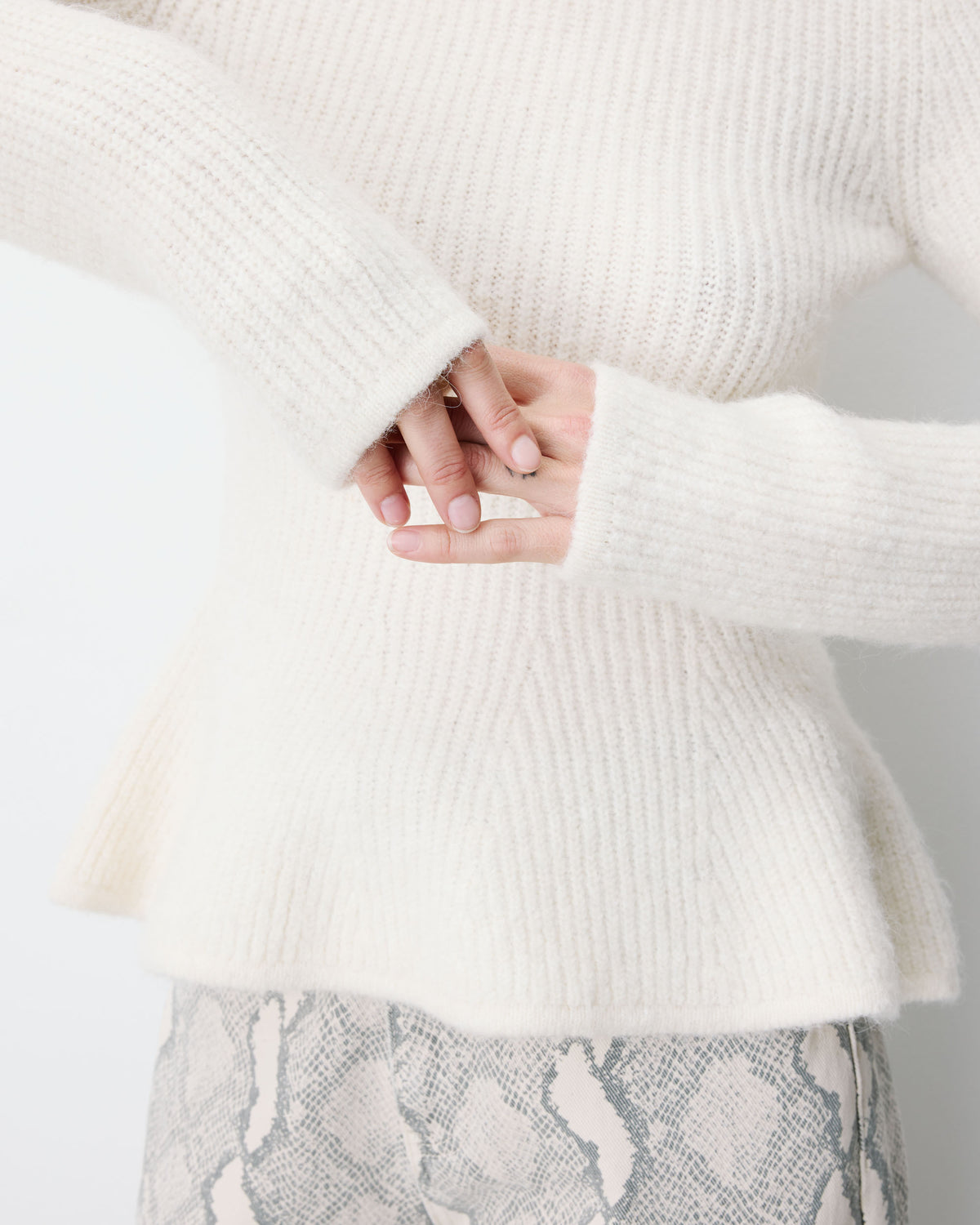 Pull peplum en maille côtelée col cheminée ecru Alvar