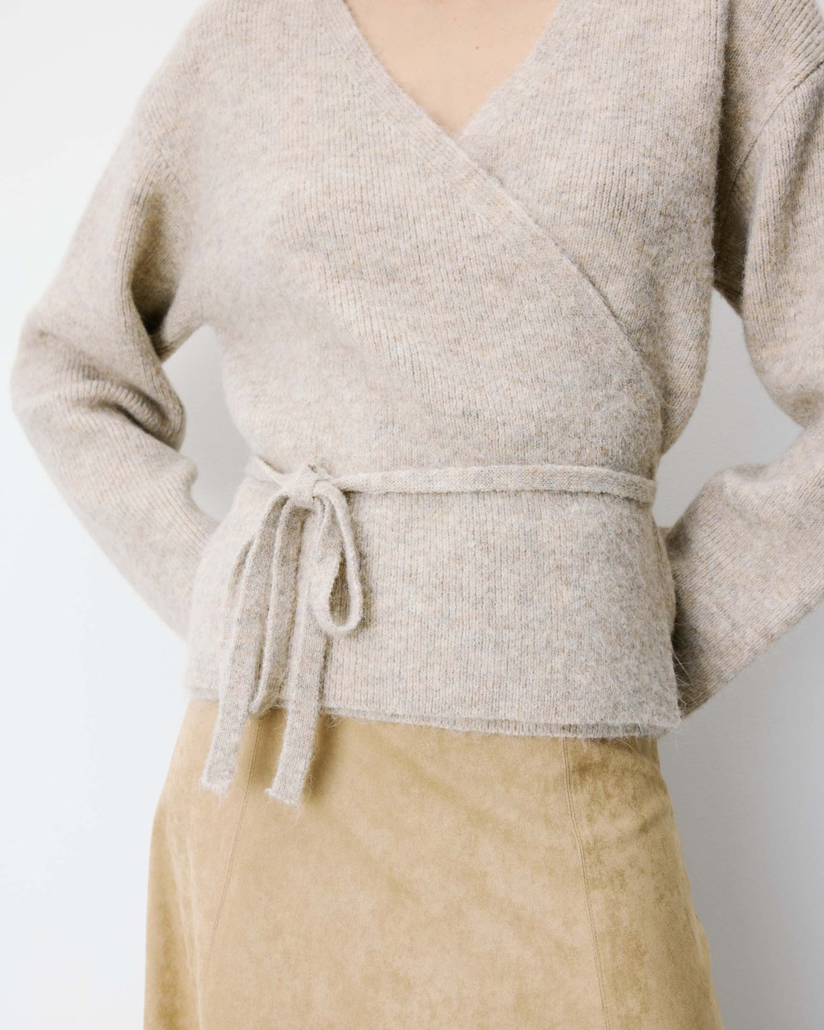 Cardigan cache-cœur nouable en maille grege Anior