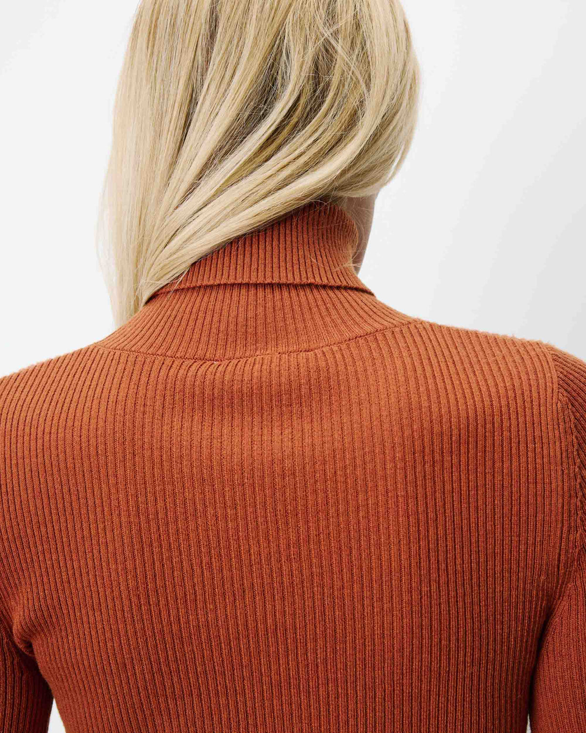 Pull col roulé ajusté en maille fine coffee Alfred
