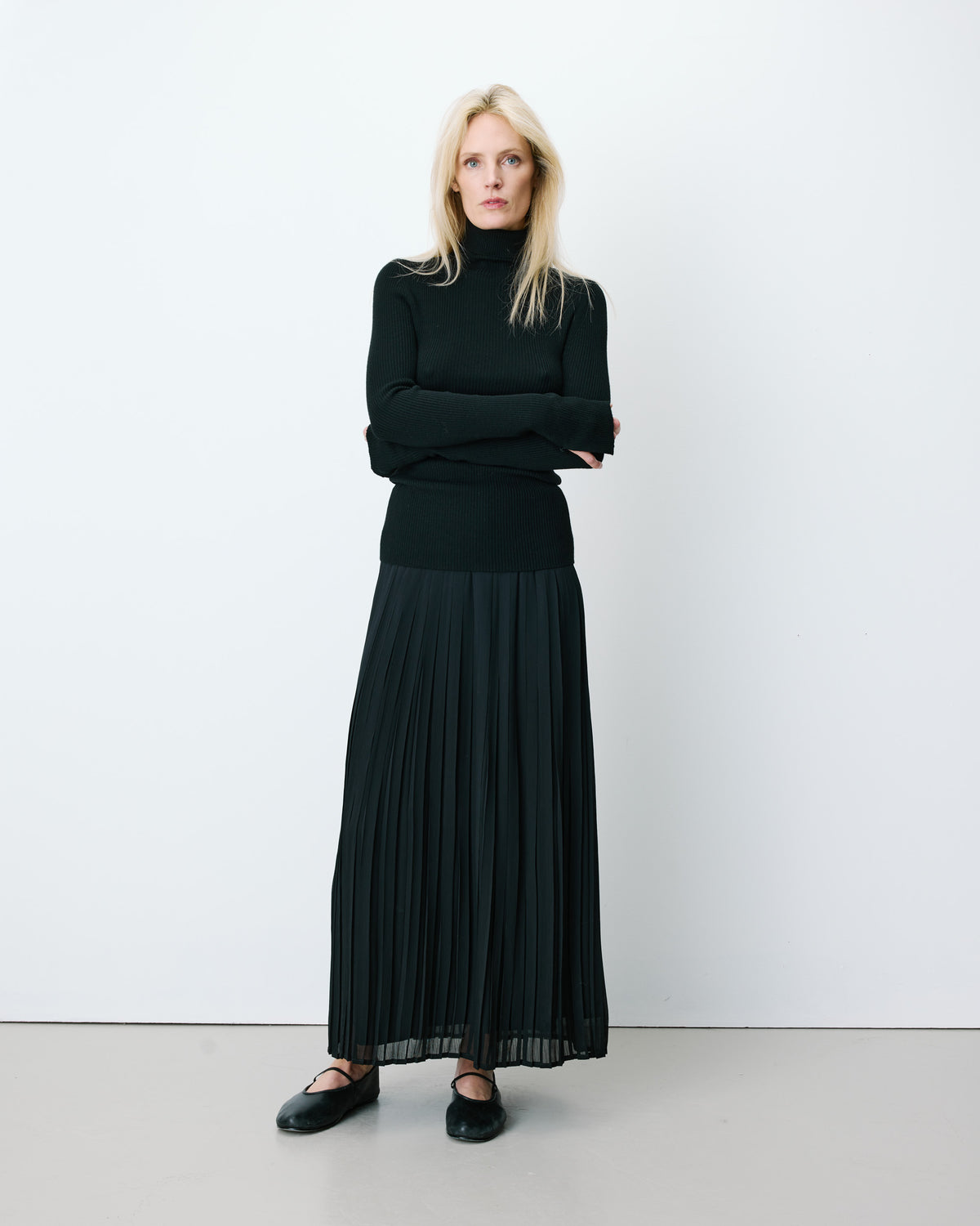 Pull col roulé ajusté en maille fine noir Alfred