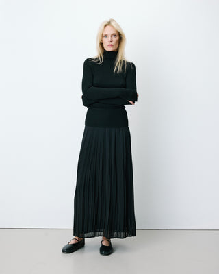 Pull col roulé ajusté en maille fine noir Alfred