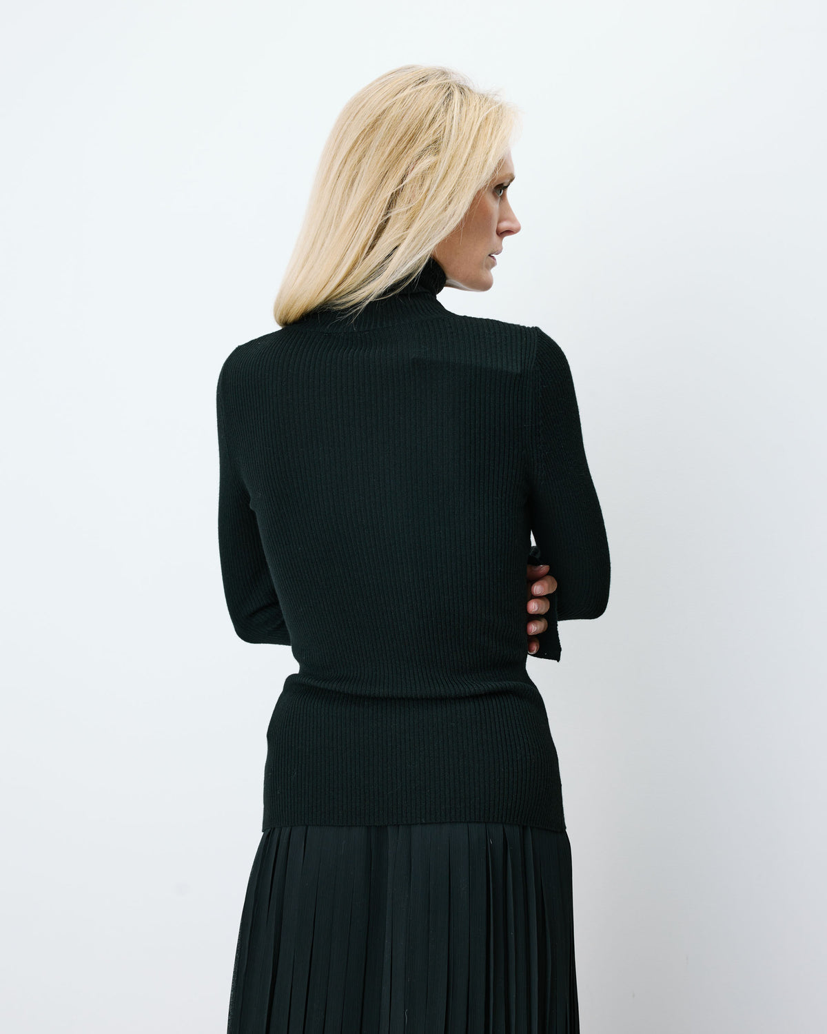Pull col roulé ajusté en maille fine noir Alfred