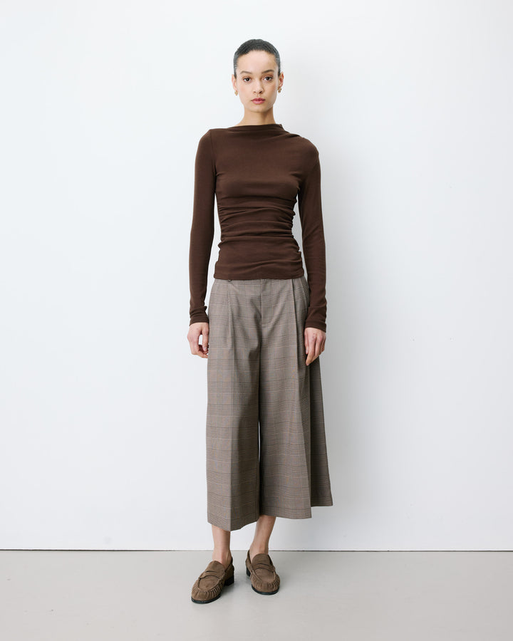 Top drapé asymétrique manches longues chocolat Aurygny