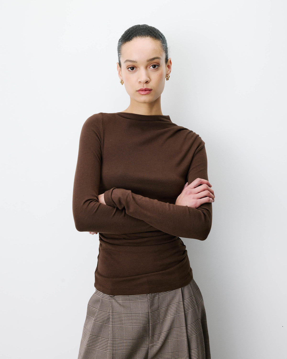 Top drapé asymétrique manches longues chocolat Aurygny