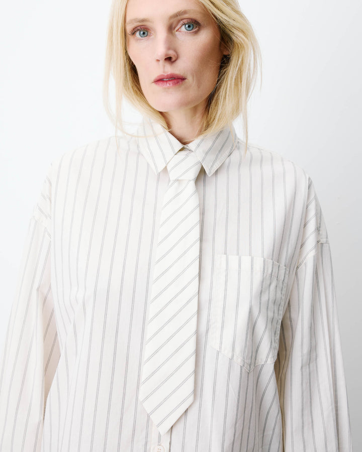 Chemise oversize à cravate amovible ecru Athena