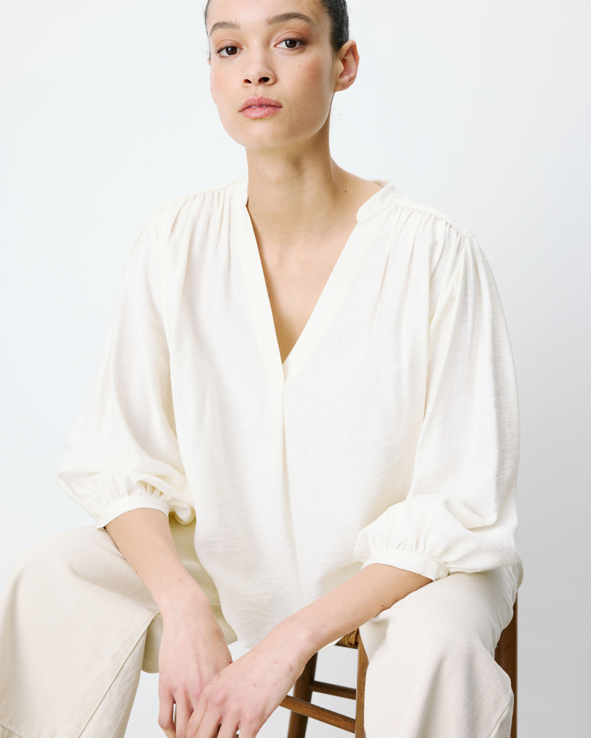 Puff-sleeve V-neck blouse ecru Auriane