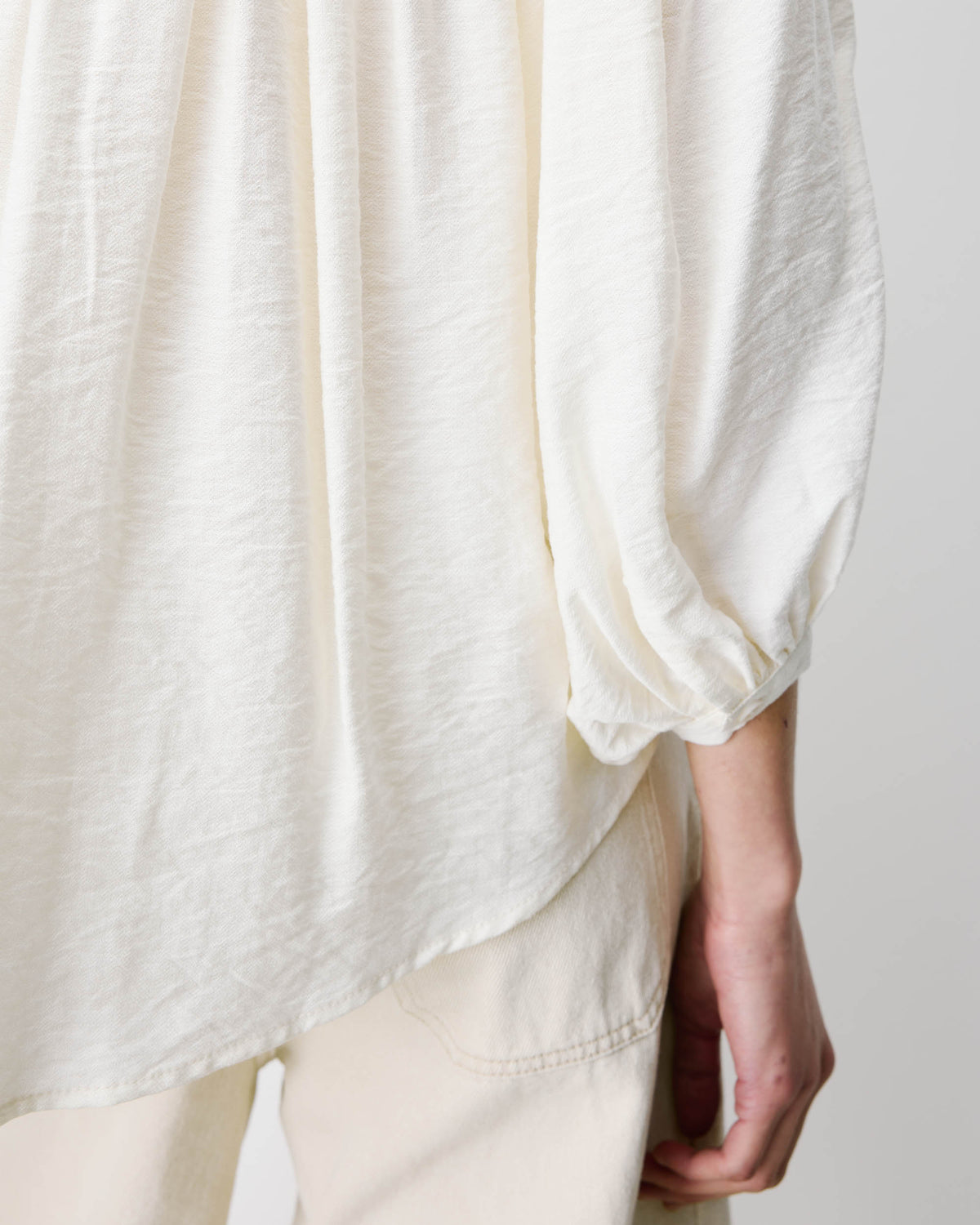 Puff-sleeve V-neck blouse ecru Auriane