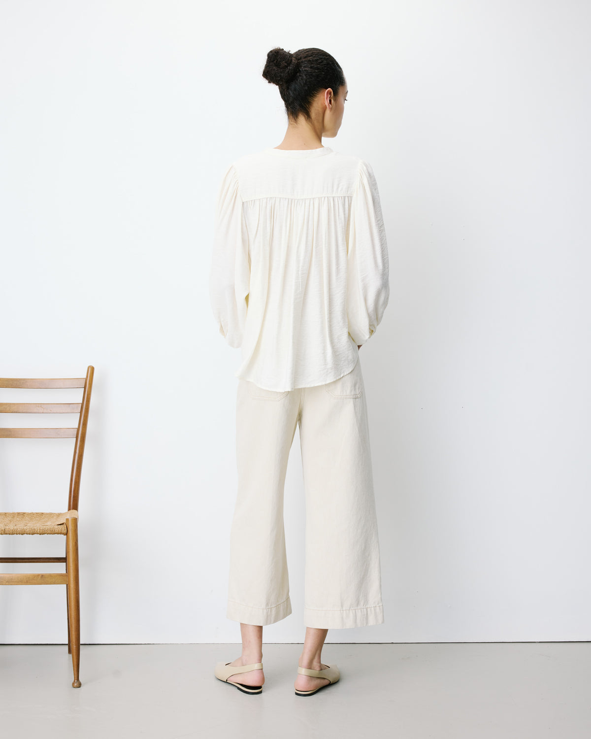 Puff-sleeve V-neck blouse ecru Auriane