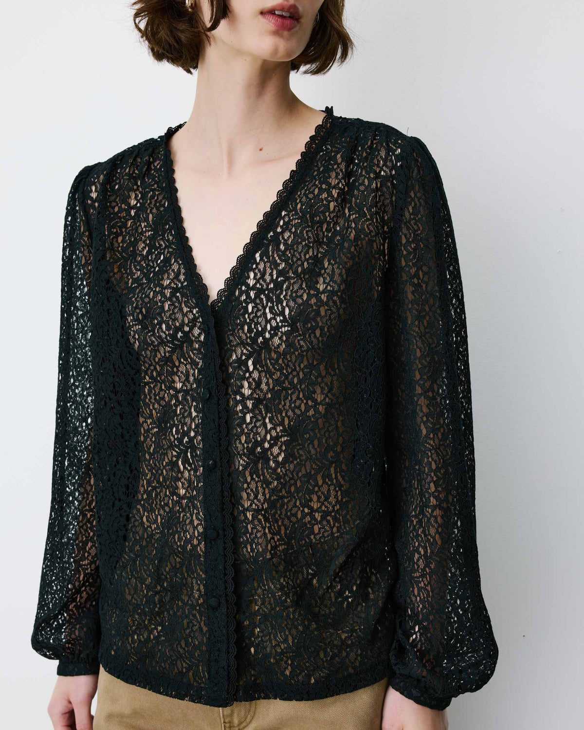 Long-sleeve V-neck lace blouse noir Aurora