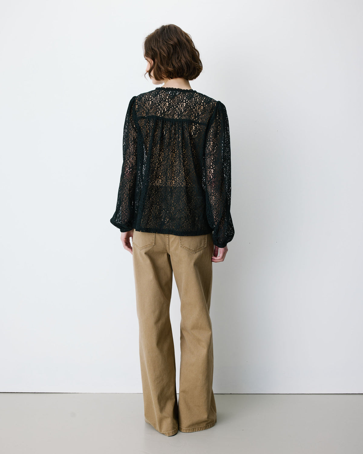 Long-sleeve V-neck lace blouse noir Aurora
