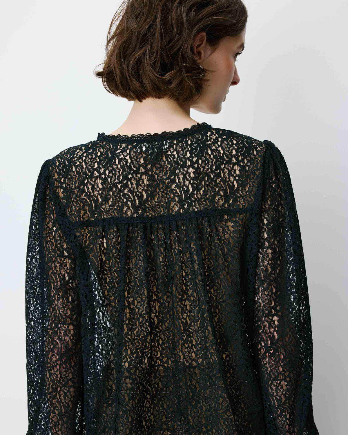 Long-sleeve V-neck lace blouse noir Aurora