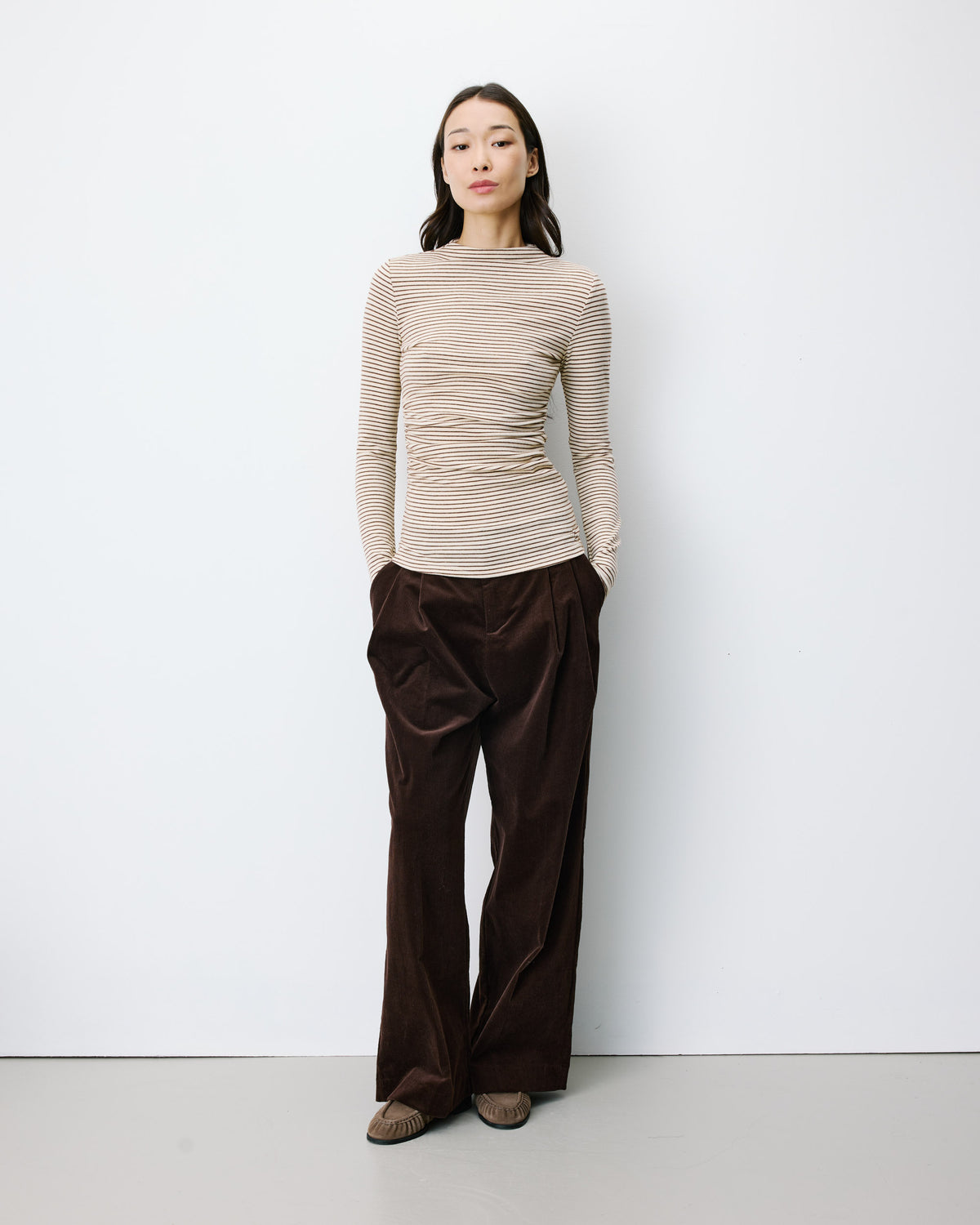 Top a rayas con cintura fruncida sable Aralee