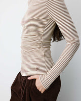 Top a rayas con cintura fruncida sable Aralee