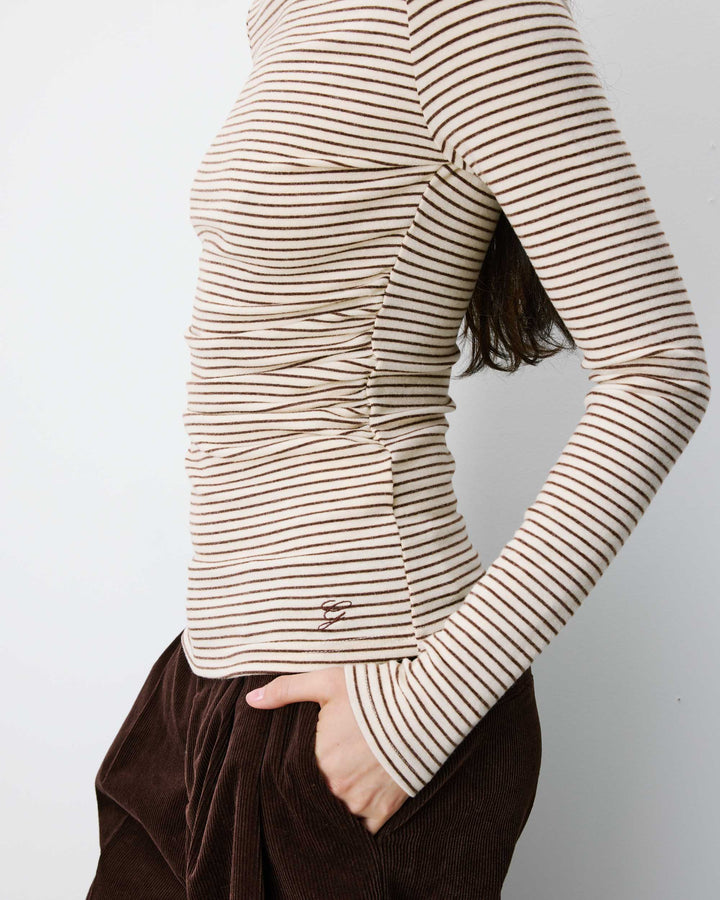 Top a rayas con cintura fruncida sable Aralee