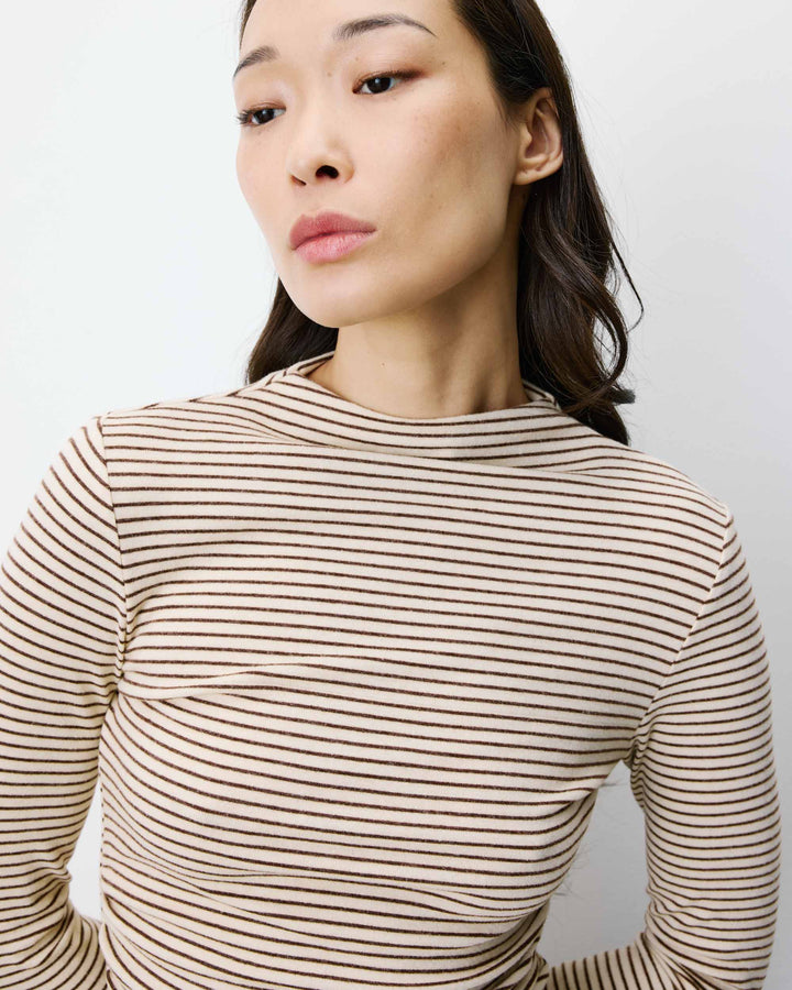 Top a rayas con cintura fruncida sable Aralee