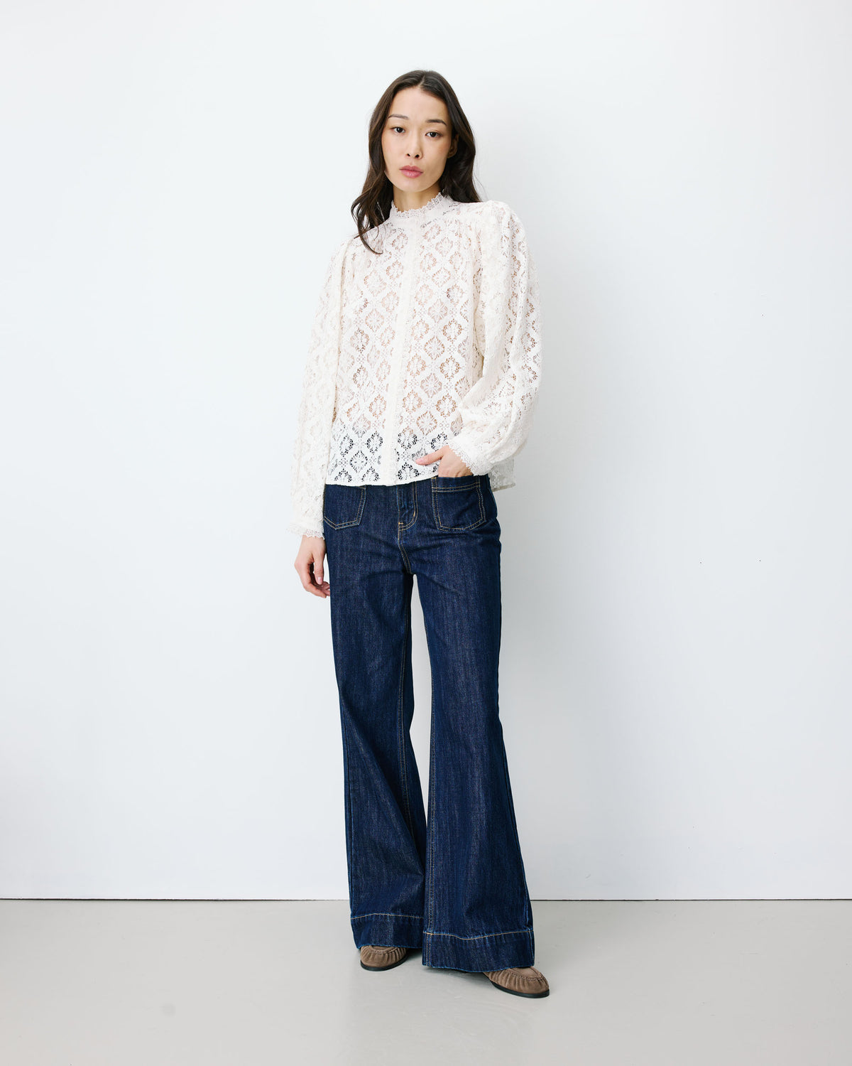 Blouse ample en dentelle boutonnée ivoire Anita