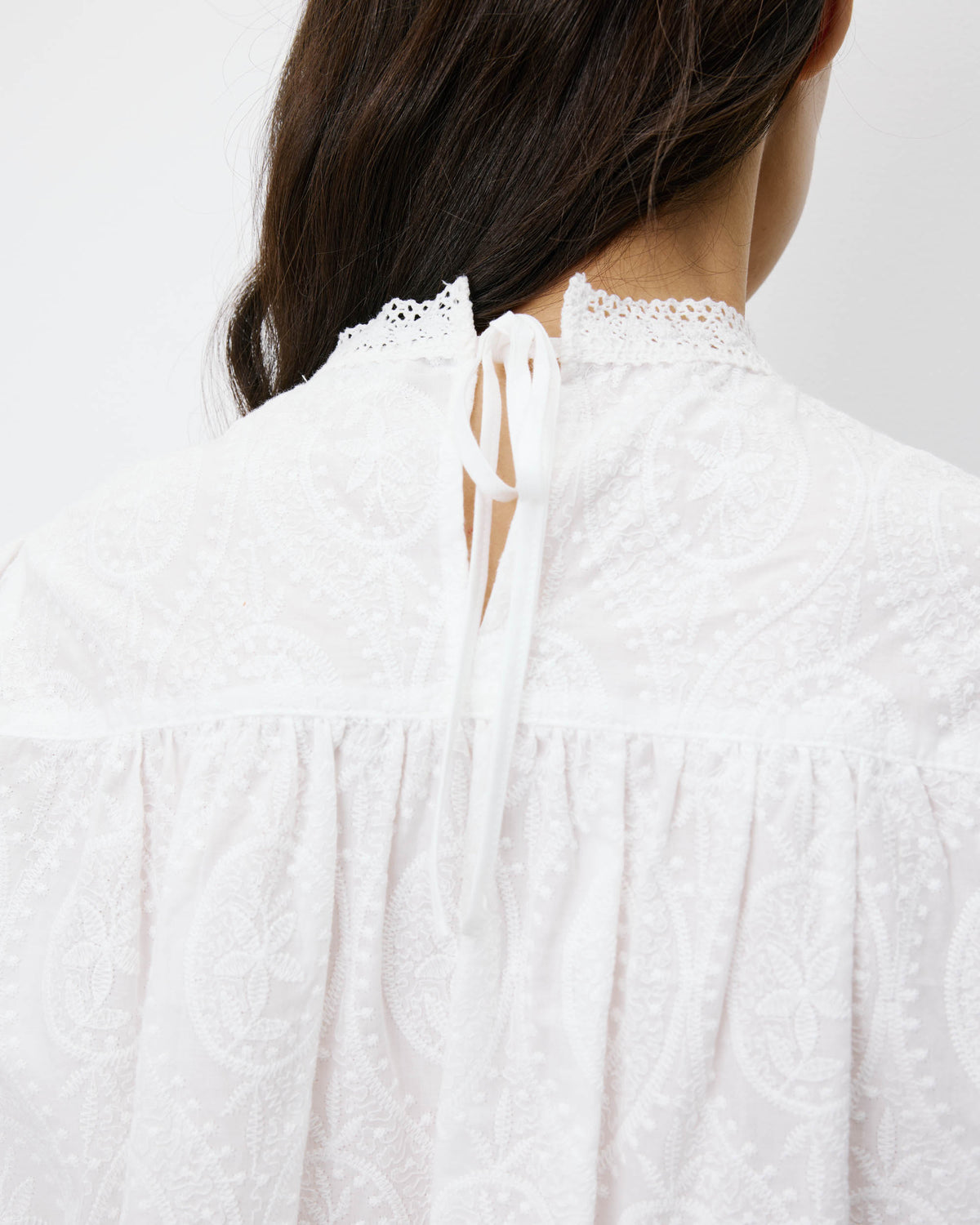 Blouse en broderie anglaise dos à nouer ivoire Abigail