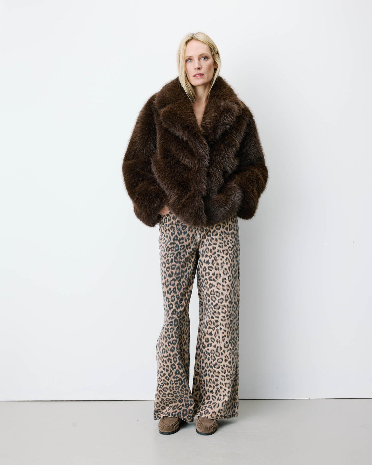 Manteau fausse fourrure croisé chocolat Amy