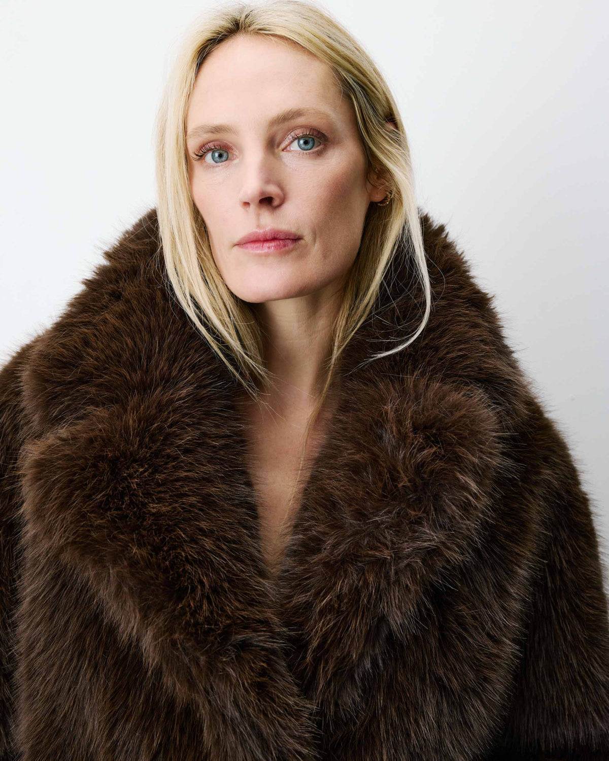 Manteau fausse fourrure croisé chocolat Amy