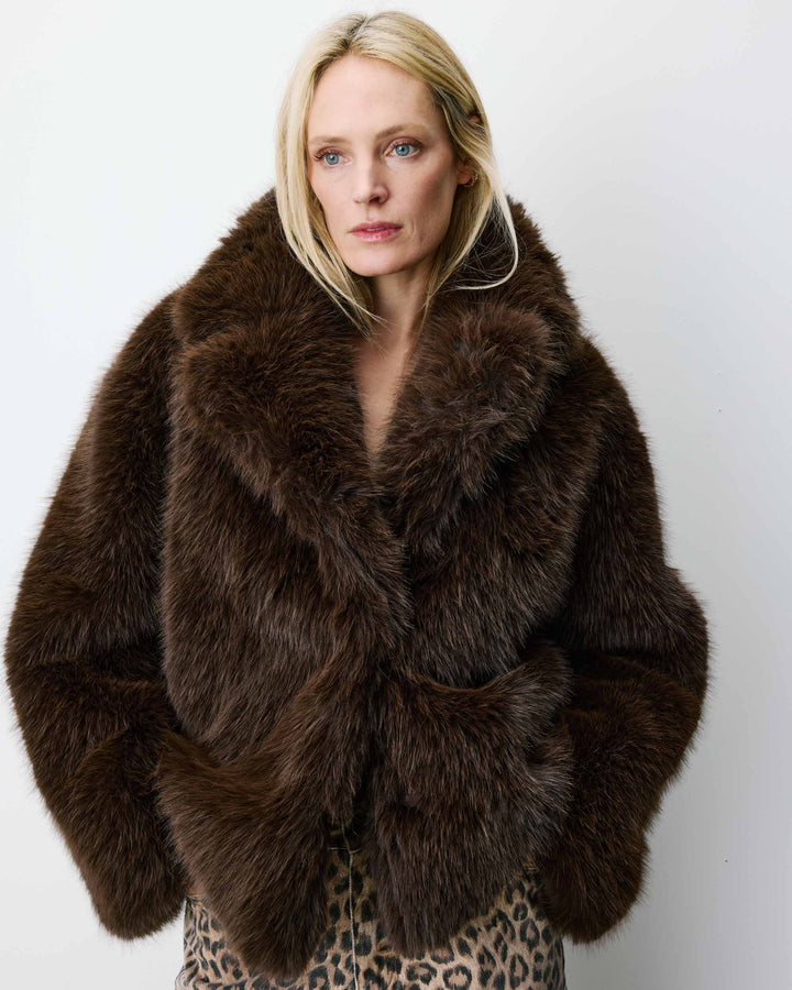 Manteau fausse fourrure croisé chocolat Amy