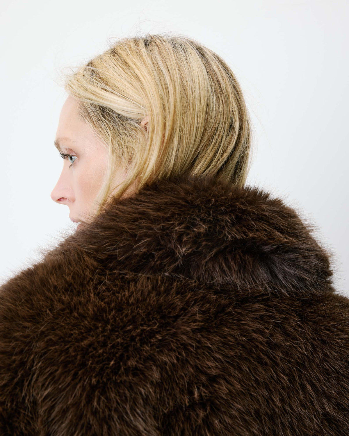 Manteau fausse fourrure croisé chocolat Amy