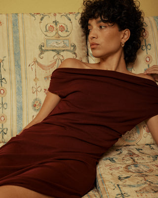 Robe longue cintrée col asymétrique cherry Vanity