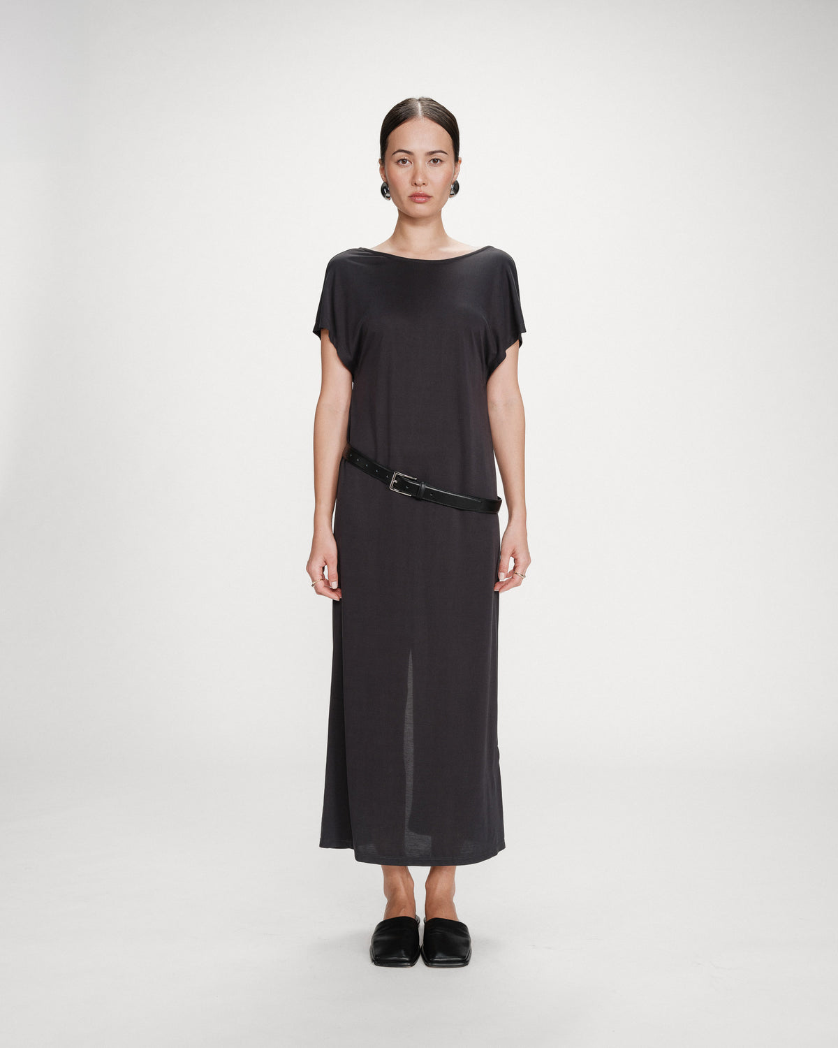 Robe longue légère en modal manches courtes carbone Peace