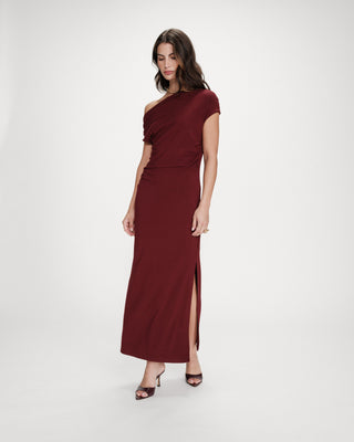 Robe longue cintrée col asymétrique cherry Vanity
