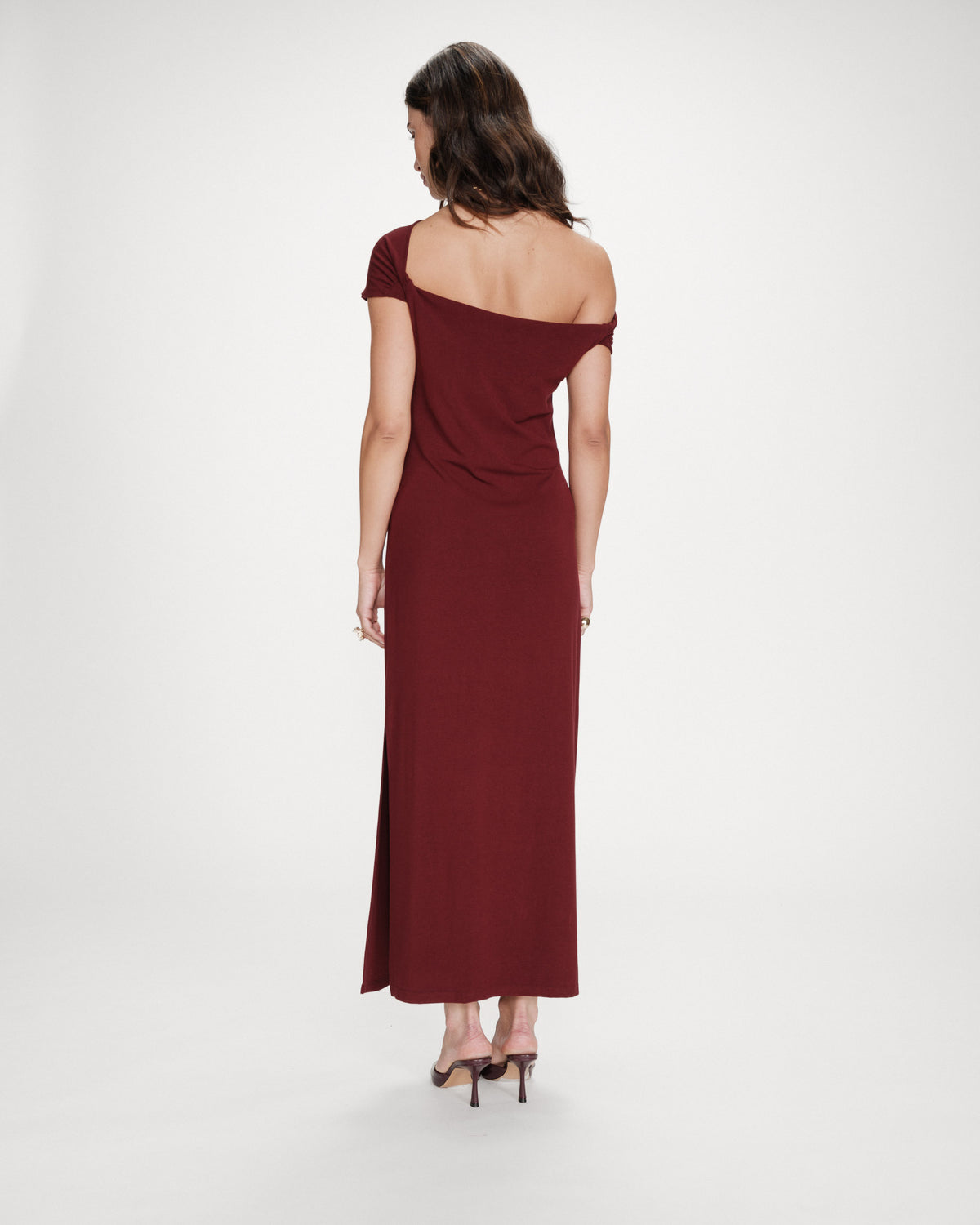 Fitted maxi dress with asymmetric neckline cherry Vanity