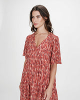 Robe courte babydoll imprimée décolleté en V sanguine Vylla