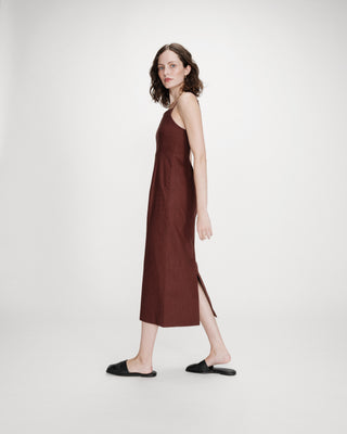 Robe longue en lin ajustée col carré chocolat Veranys