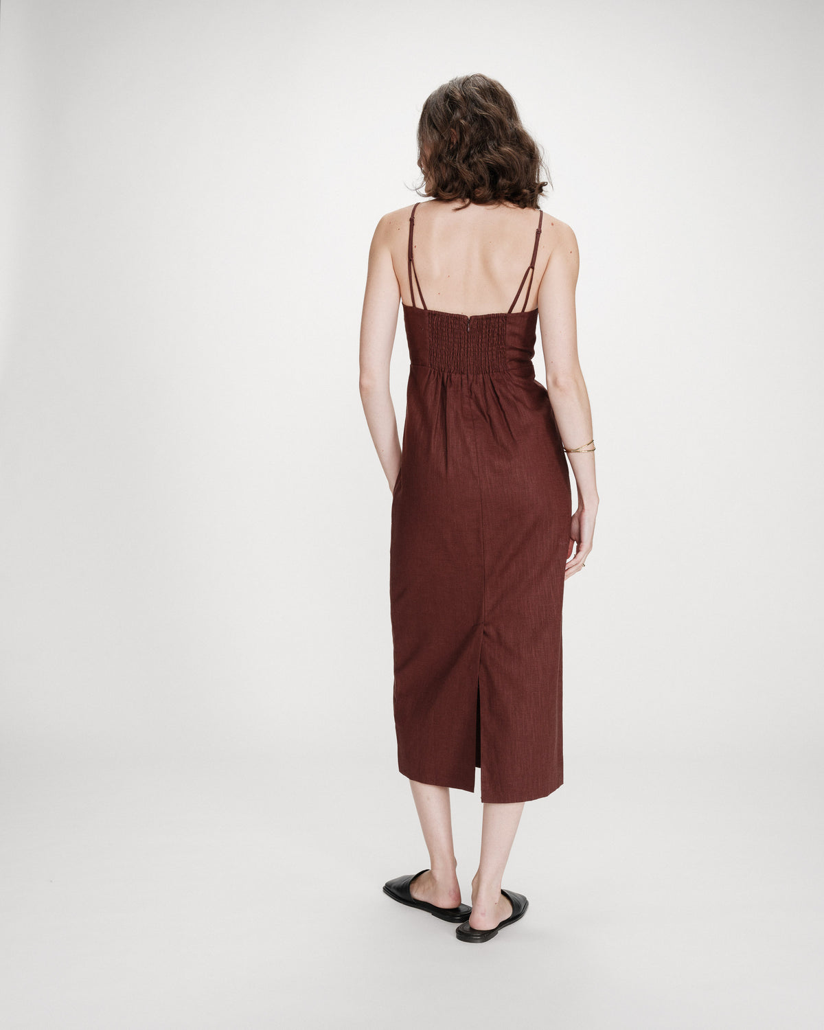 Robe longue en lin ajustée col carré chocolat Veranys