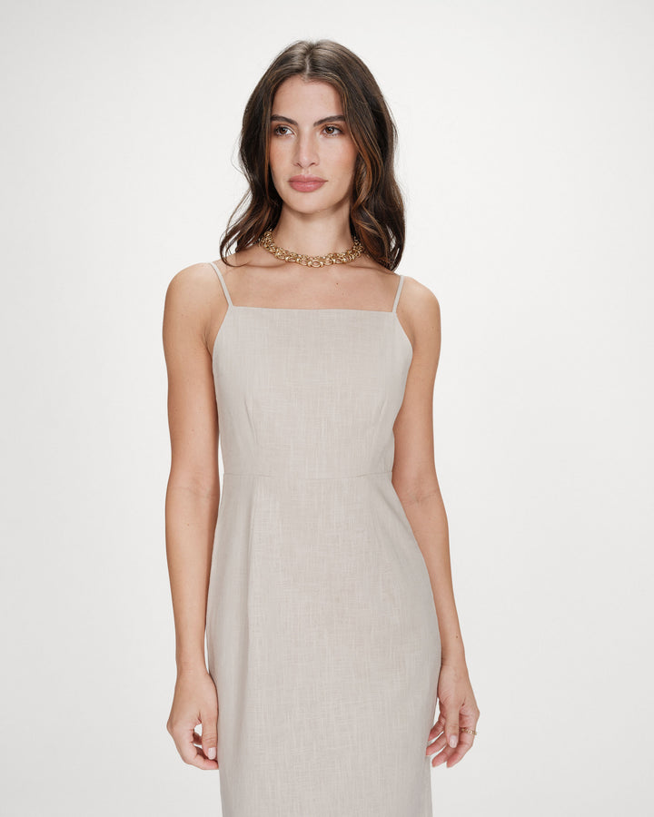 Robe longue en lin ajustée col carré sable Veranys
