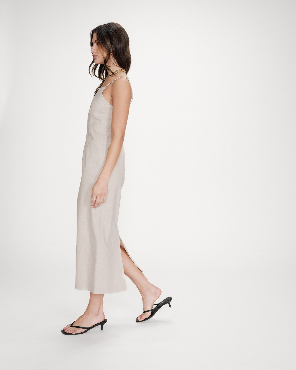 Robe longue en lin ajustée col carré sable Veranys