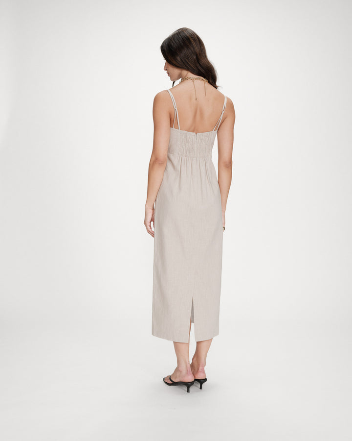 Robe longue en lin ajustée col carré sable Veranys