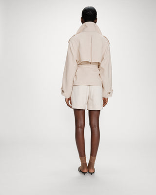 Trench-coat court ceinturé col à revers sable Vogue