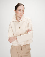 Veste courte en coton boutonnée à poches ecru Veronica