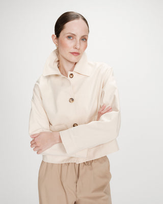 Veste courte en coton boutonnée à poches ecru Veronica