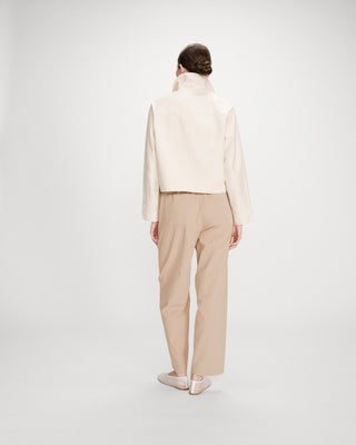 Veste courte en coton boutonnée à poches ecru Veronica