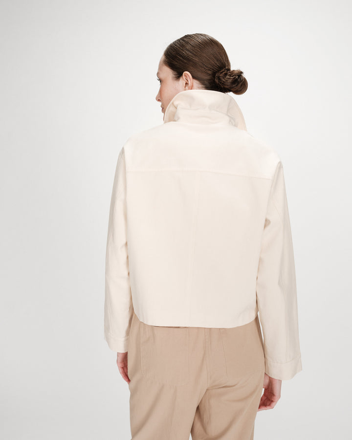 Veste courte en coton boutonnée à poches ecru Veronica