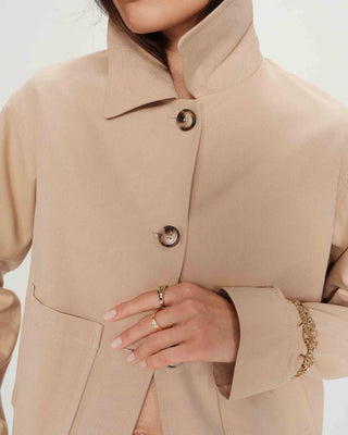 Veste courte en coton boutonnée à poches sable Veronica