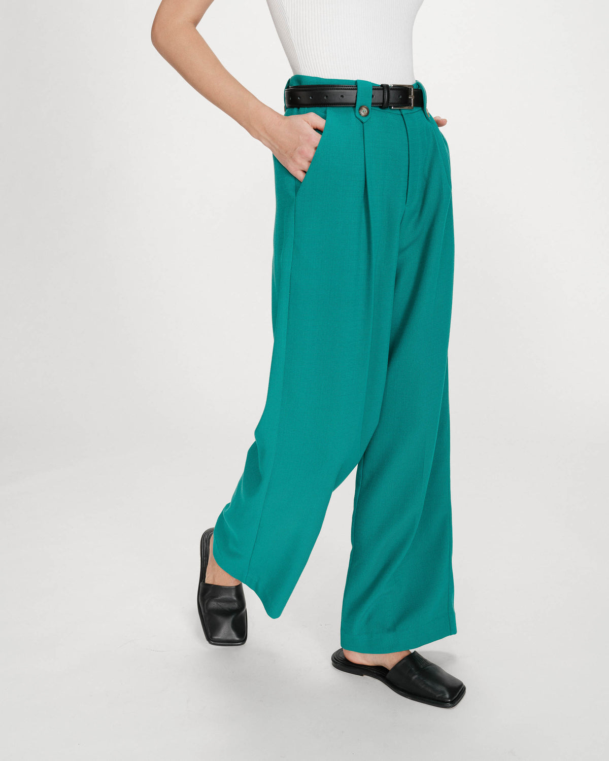 Pantalon tailleur droit taille mi-haute à plis vert Pierre