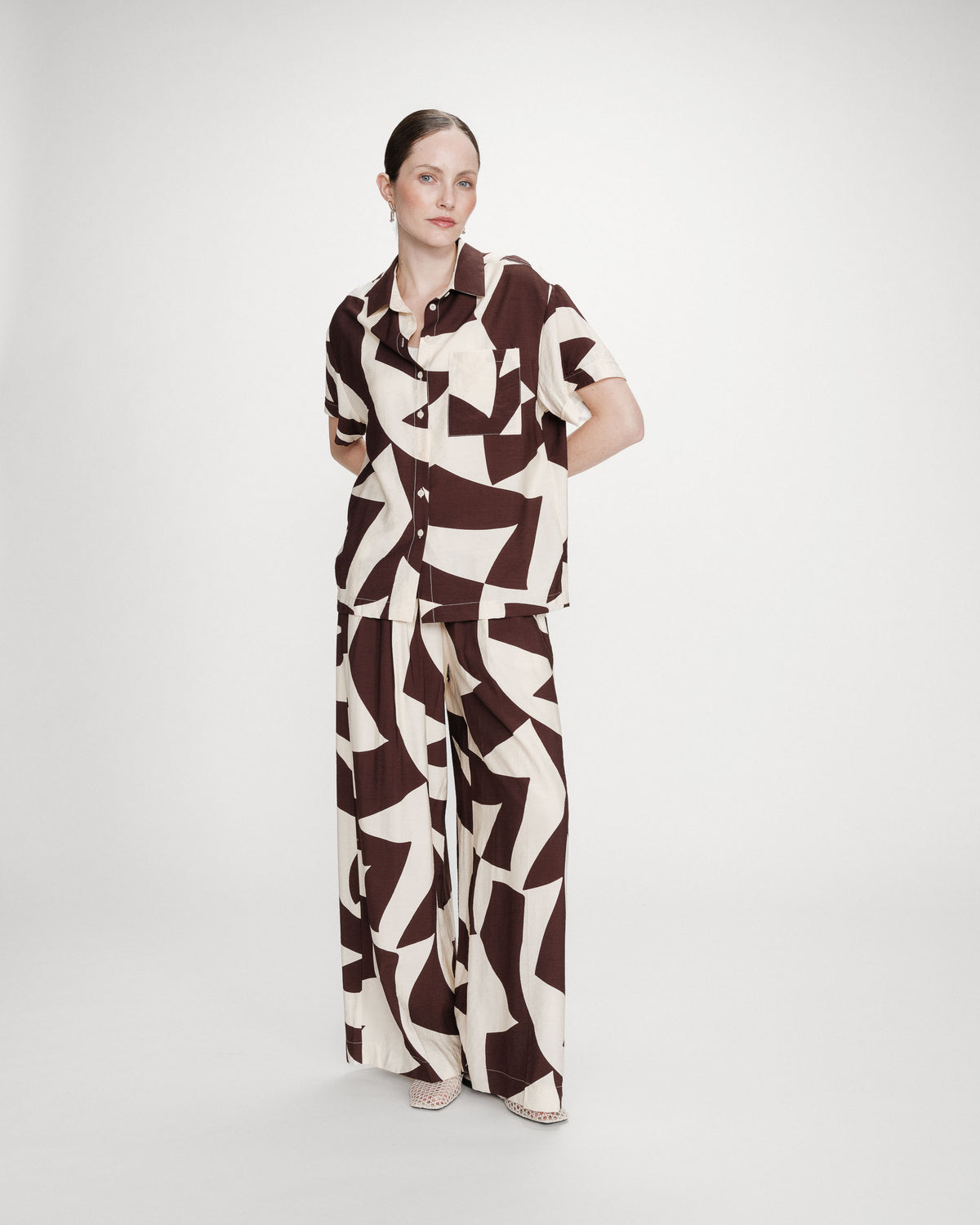Wide-leg pants with graphic print chocolat Veni
