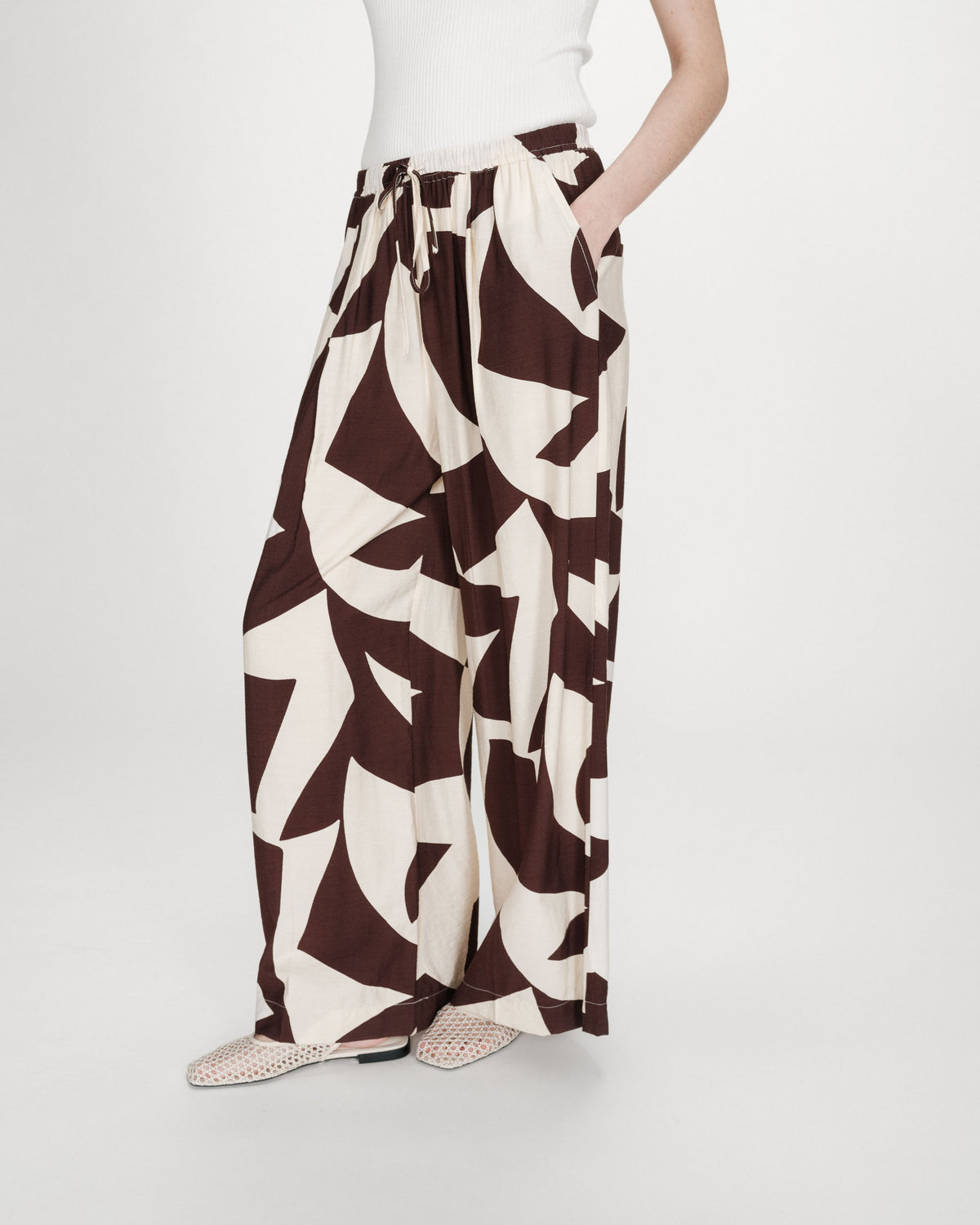 Wide-leg pants with graphic print chocolat Veni