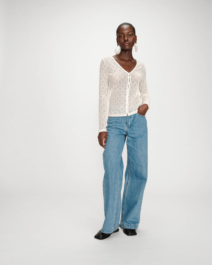 Fitted lace buttoned V-neck top ecru Venezia