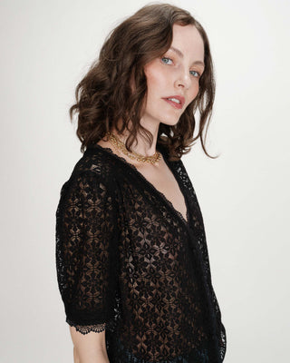 Blouse en dentelle col V manches courtes noir Vicky