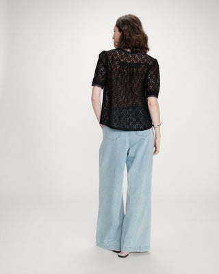 Blouse en dentelle col V manches courtes noir Vicky